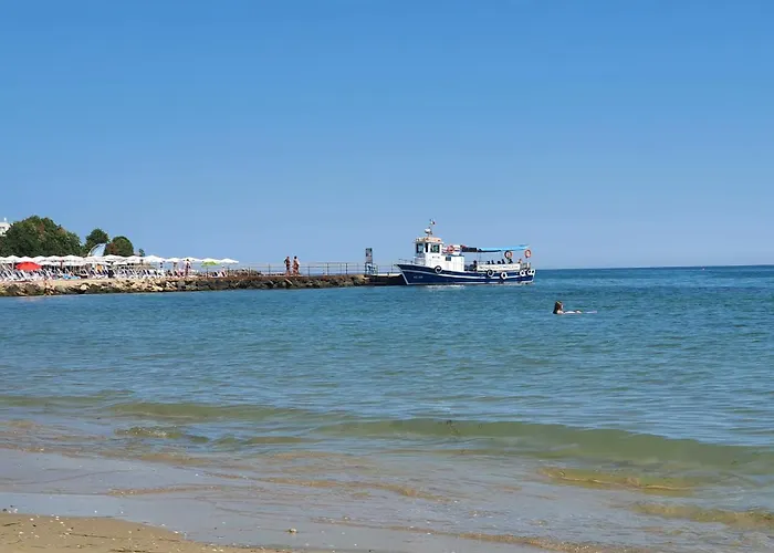 Sunshine Rose - Sea View, Neubau, Luxus דירה